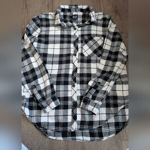 GAP Women's Black and White Plaid Button Down